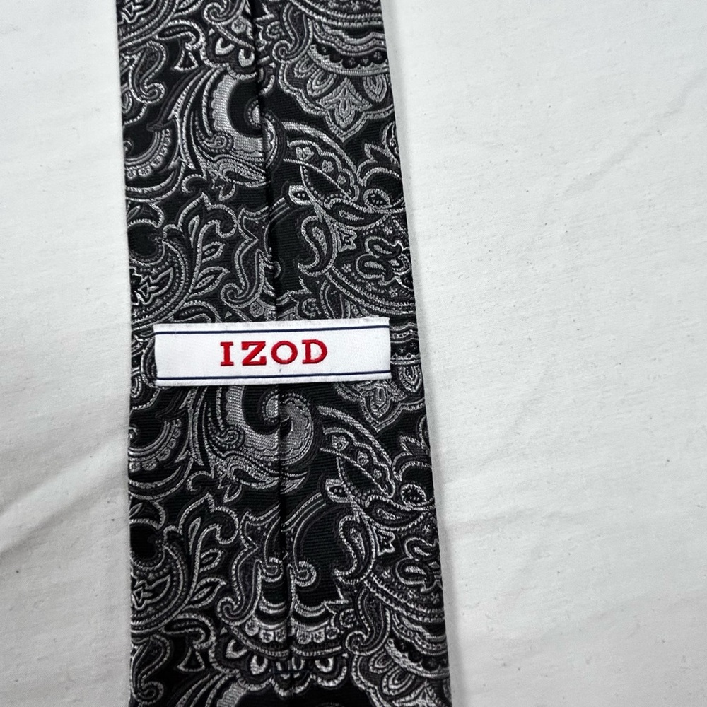 Izod Black and Silver‎ Paisley Tie